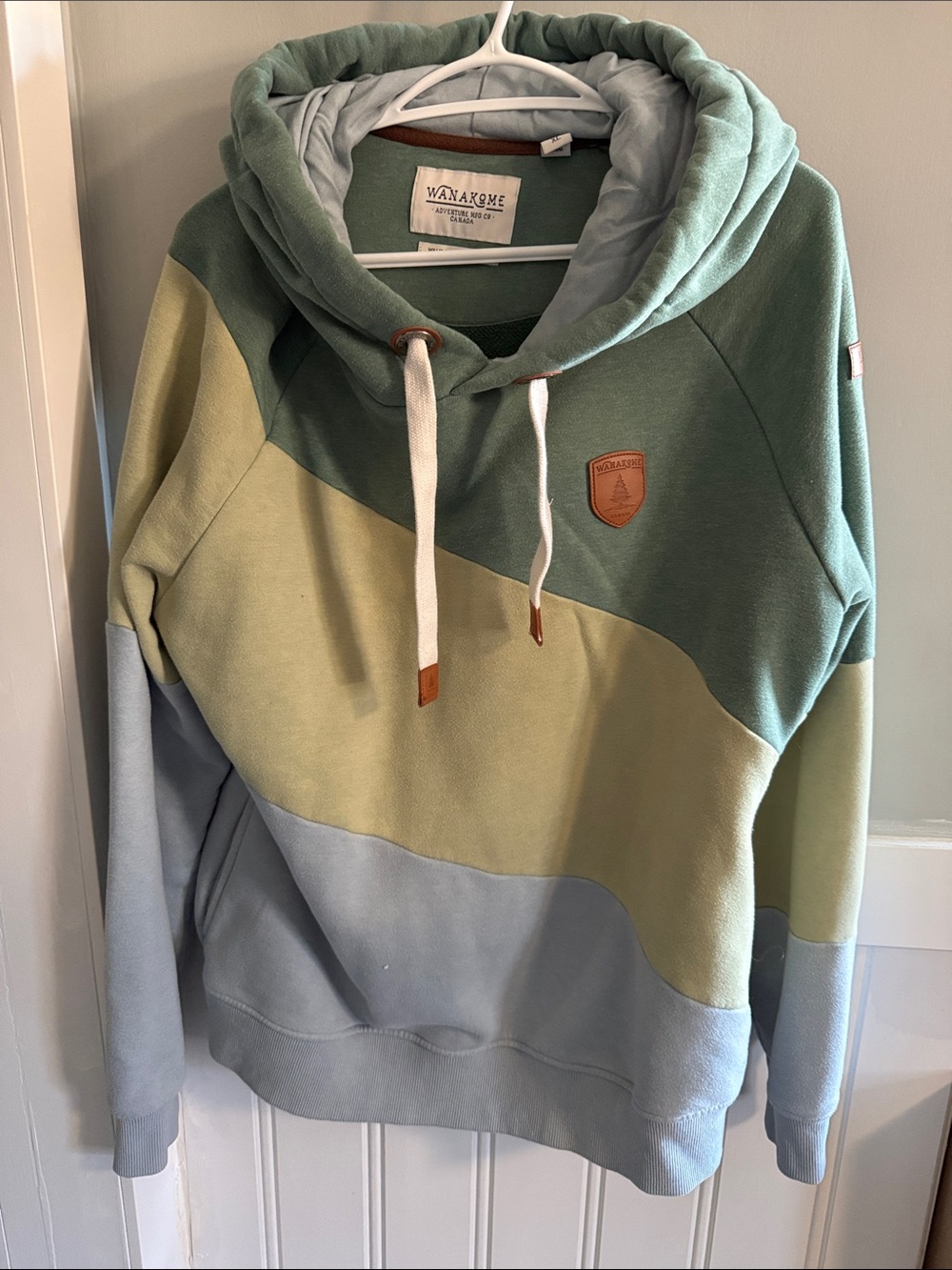 Wanakome Men’s Colorblock Crewneck Hoodie - Sage Green/Light Blue/Cream